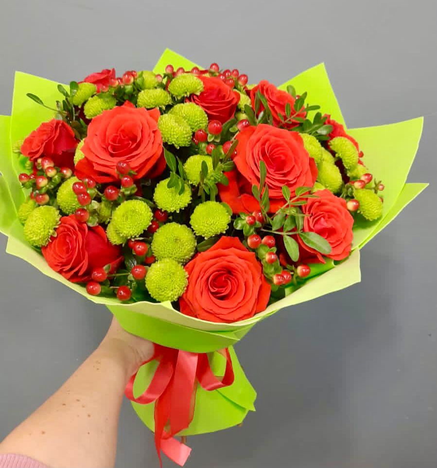 Букет цветов из: Хризантемы и Розы в Семикаракорске