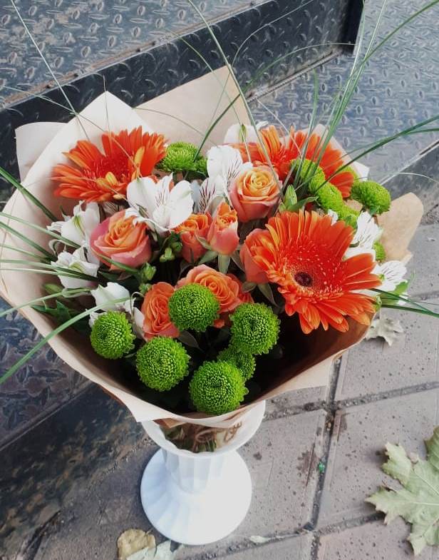 Букет цветов из: Герберы, Хризантемы, Альстромерии и Розы в Семикаракорске