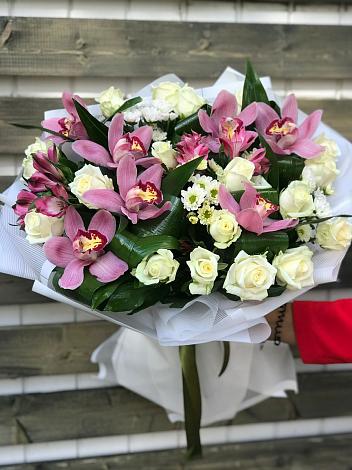 Букет цветов из: Розы и Хризантемы в Семикаракорске