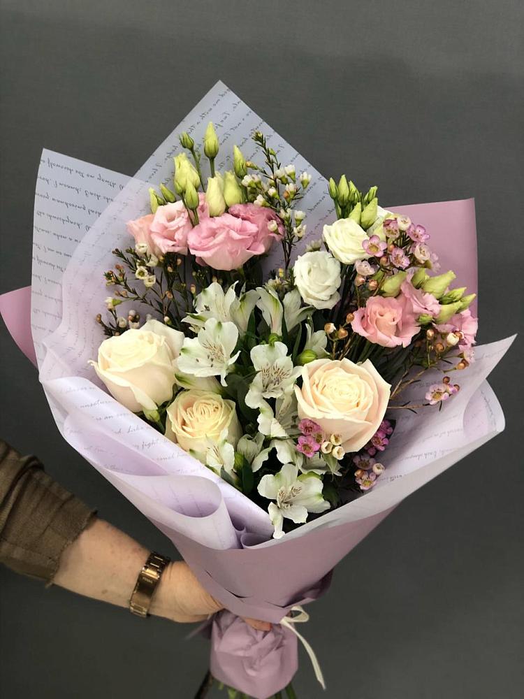 Букет цветов из: Альстромерии, Розы и Лизиантусы в Семикаракорске