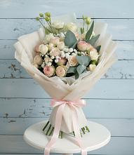 Букет цветов из:  Розы и Лизиантусы в Семикаракорске