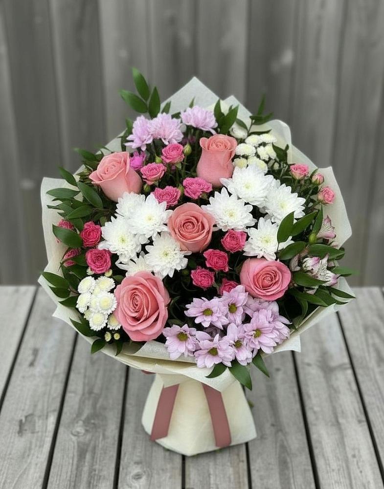 Букет цветов из: Альстромерии, Гвоздики, Розы и Хризантемы в Семикаракорске