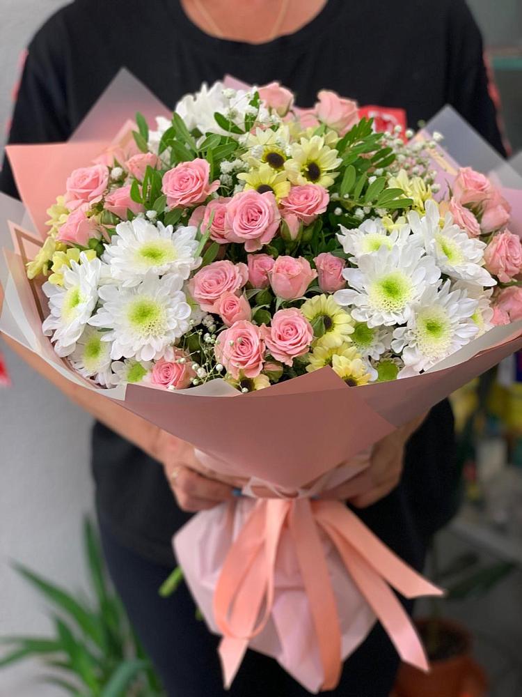 Букет цветов из: Розы и Хризантемы в Семикаракорске