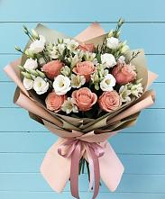 Букет цветов из:  Розы, Альстромерии и Лизиантусы в Семикаракорске