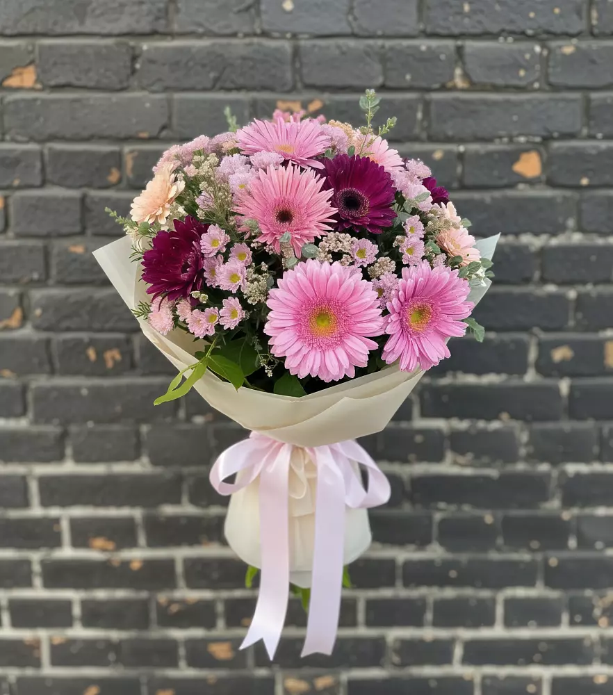 Букет цветов из: Герберы и Хризантемы в Семикаракорске