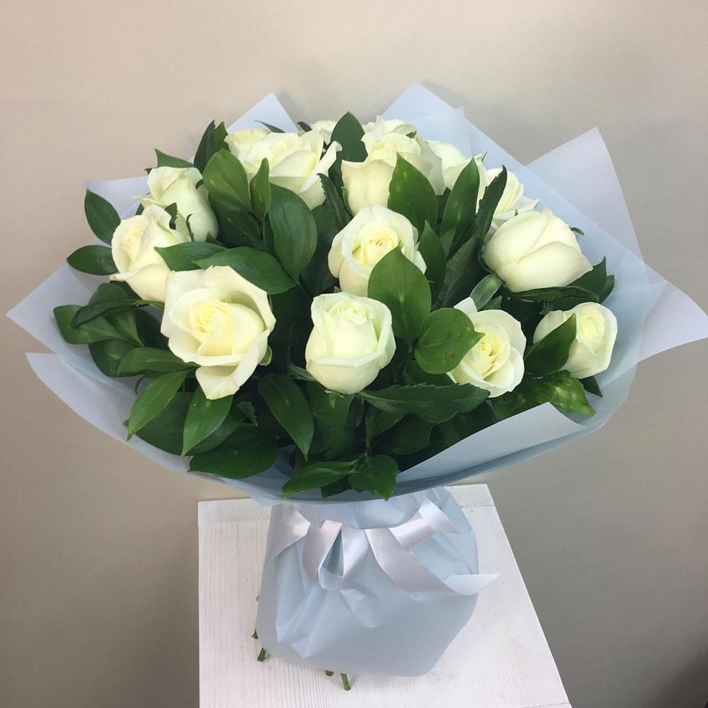 Букет 15 Белых роз Проуд в Семикаракорске