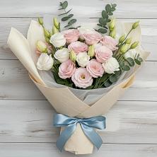 Букет цветов из:  Лизиантусы в Семикаракорске