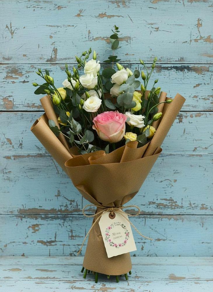 Букет цветов из: Розы и Лизиантусы в Семикаракорске