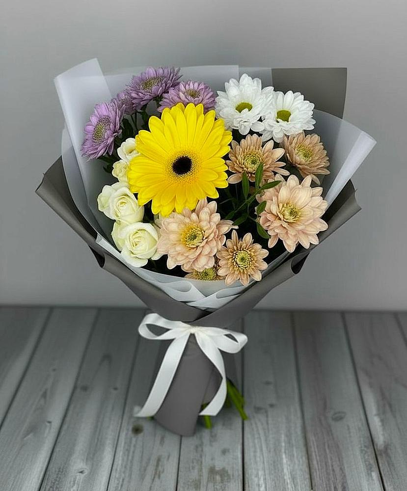 Букет цветов из: Розы, Герберы и Хризантемы в Семикаракорске