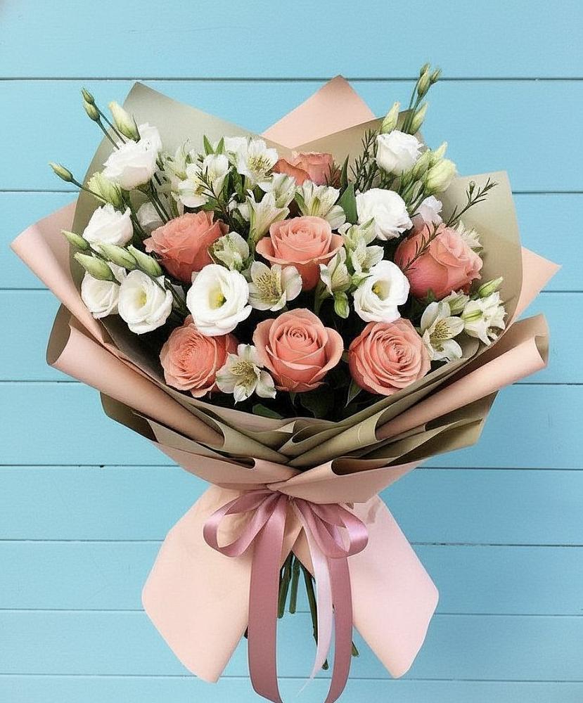 Букет цветов из: Розы, Альстромерии и Лизиантусы в Семикаракорске
