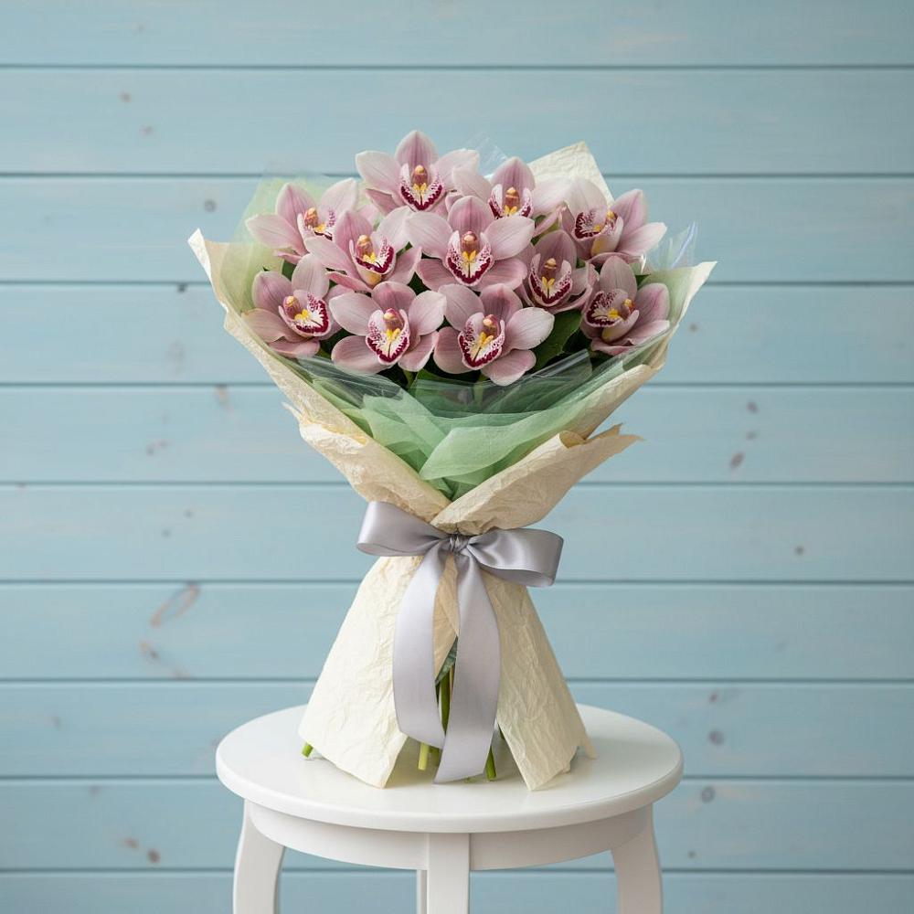 Букет цветов из: Орхидеи и Розы в Семикаракорске