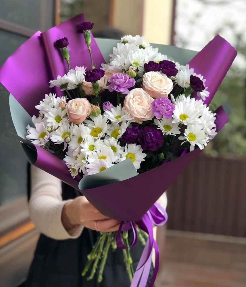 Букет цветов из: Хризантемы, Гвоздики и Розы в Семикаракорске