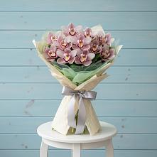 Букет цветов из:  Орхидеи и Розы в Семикаракорске