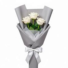 Букет 3 белые розы в Семикаракорске