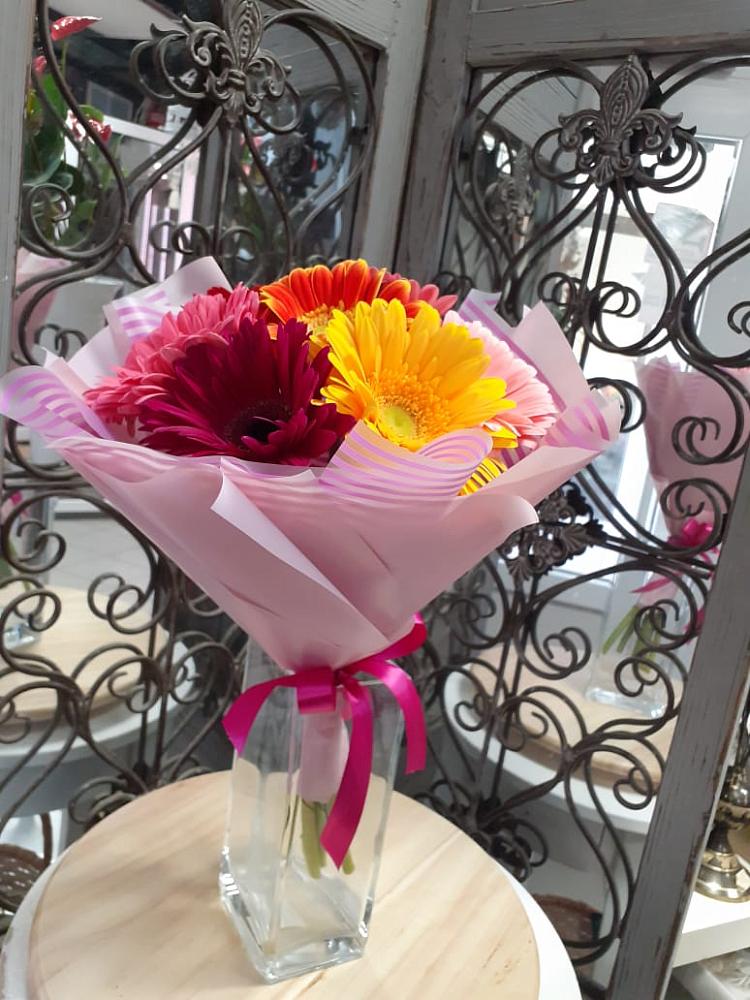 Букет цветов из: Герберы в Семикаракорске