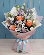 Букет цветов из:  Лизиантусы, Розы, Альстромерии и Гипсофила в Семикаракорске