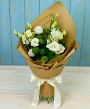 Букет цветов из:  Хризантемы и Лизиантусы в Семикаракорске