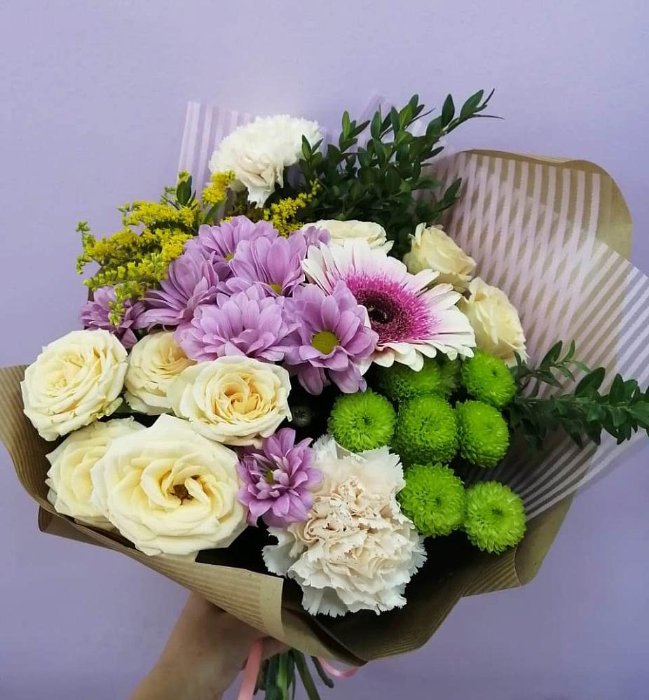 Букет цветов из: Хризантемы, Розы, Гвоздики и Герберы в Семикаракорске