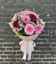 Букет цветов из:  Герберы и Хризантемы в Семикаракорске