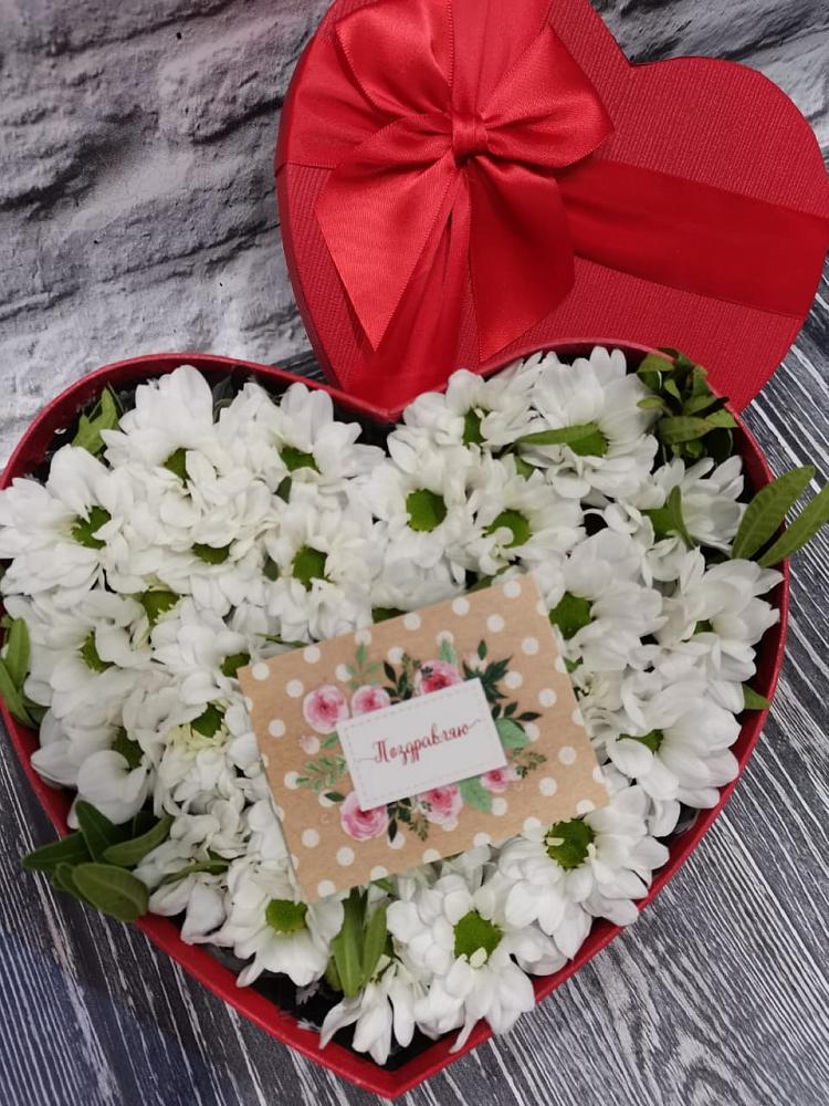 Цветочная композиция из Хризантемы в виде сердца в Семикаракорске