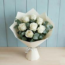 Букет Белые розы в Эвкалипте в Семикаракорске