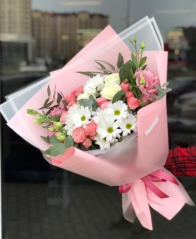 Букет цветов из: Розы, Лизиантусы и Хризантемы в Семикаракорске