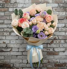 Букет цветов из:  Розы, Лизиантусы и Гвоздики в Семикаракорске