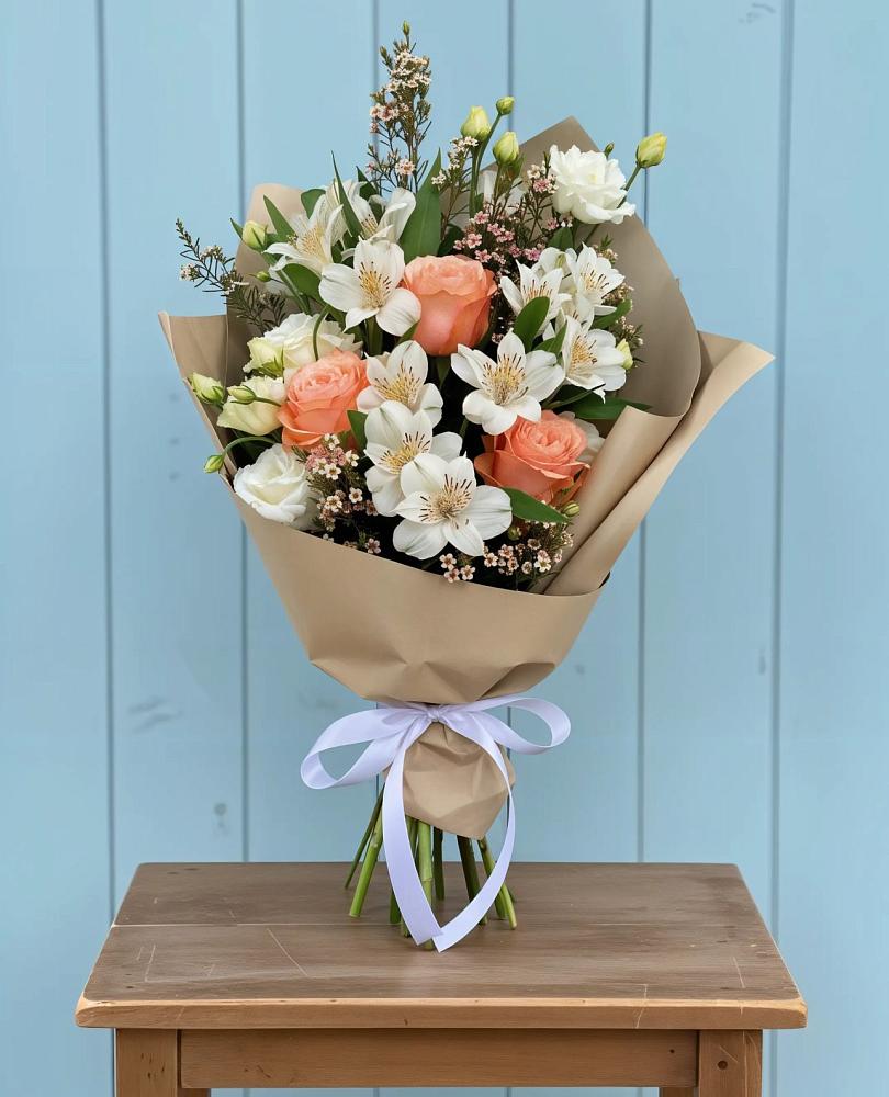 Букет цветов из: Альстромерии, Лизиантусы, Розы и Хризантемы в Семикаракорске