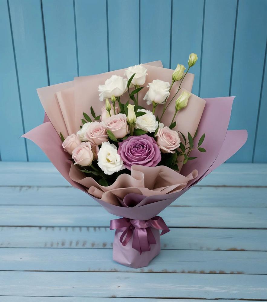 Букет цветов из: Розы и Лизиантусы в Семикаракорске