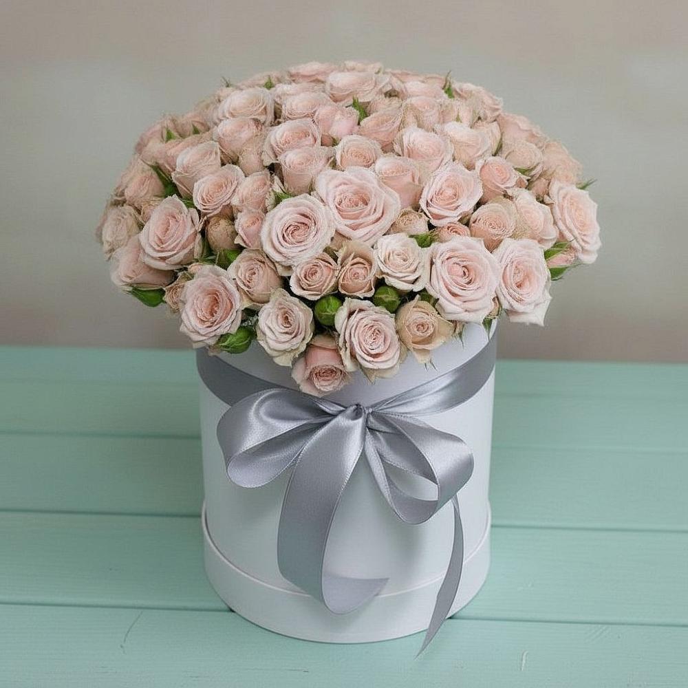 Цветочная композиция из Розы в шляпной коробке в Семикаракорске